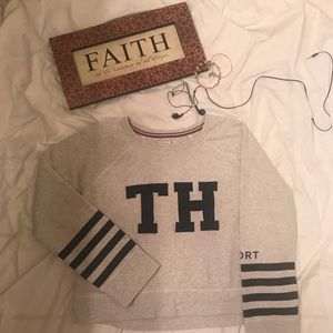 💥💥Sold Tommy Hilfiger Graphic Pullover 🔥🔥🔥